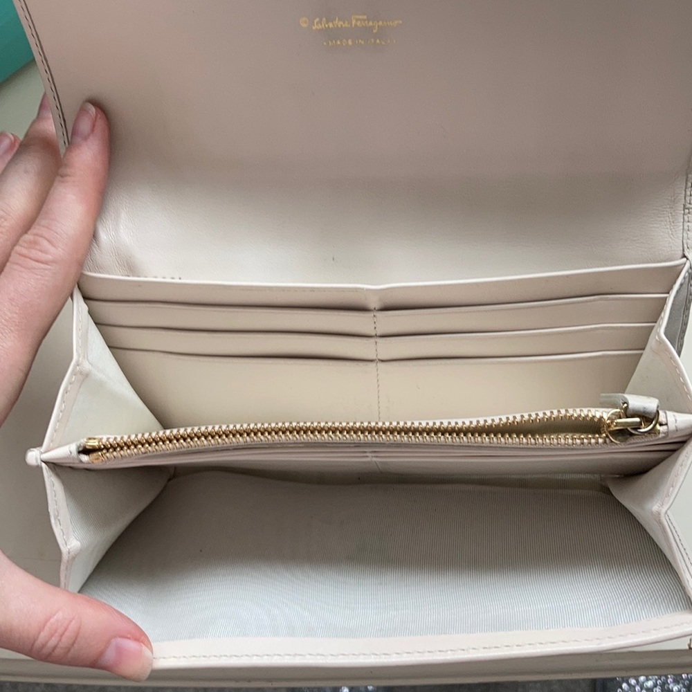 Salvatore Ferragamo wallet - Picture 5 of 16